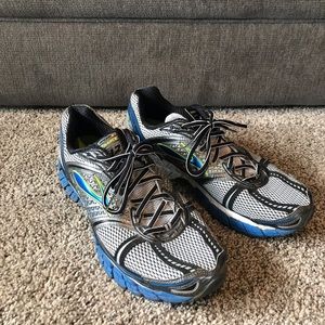 Men’s Brooks Running Shoes Size 12
